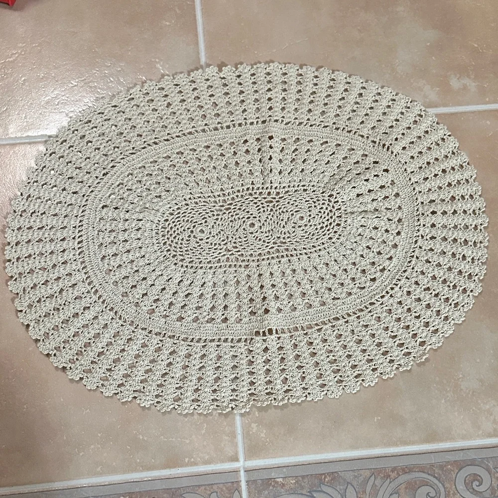 EUC Elegant Cream Crochet Doily